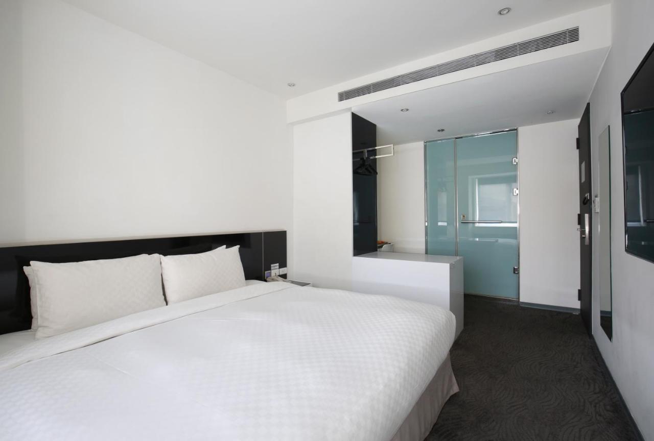 Cityinn Hotel Plus - Taichung Station Branch Экстерьер фото